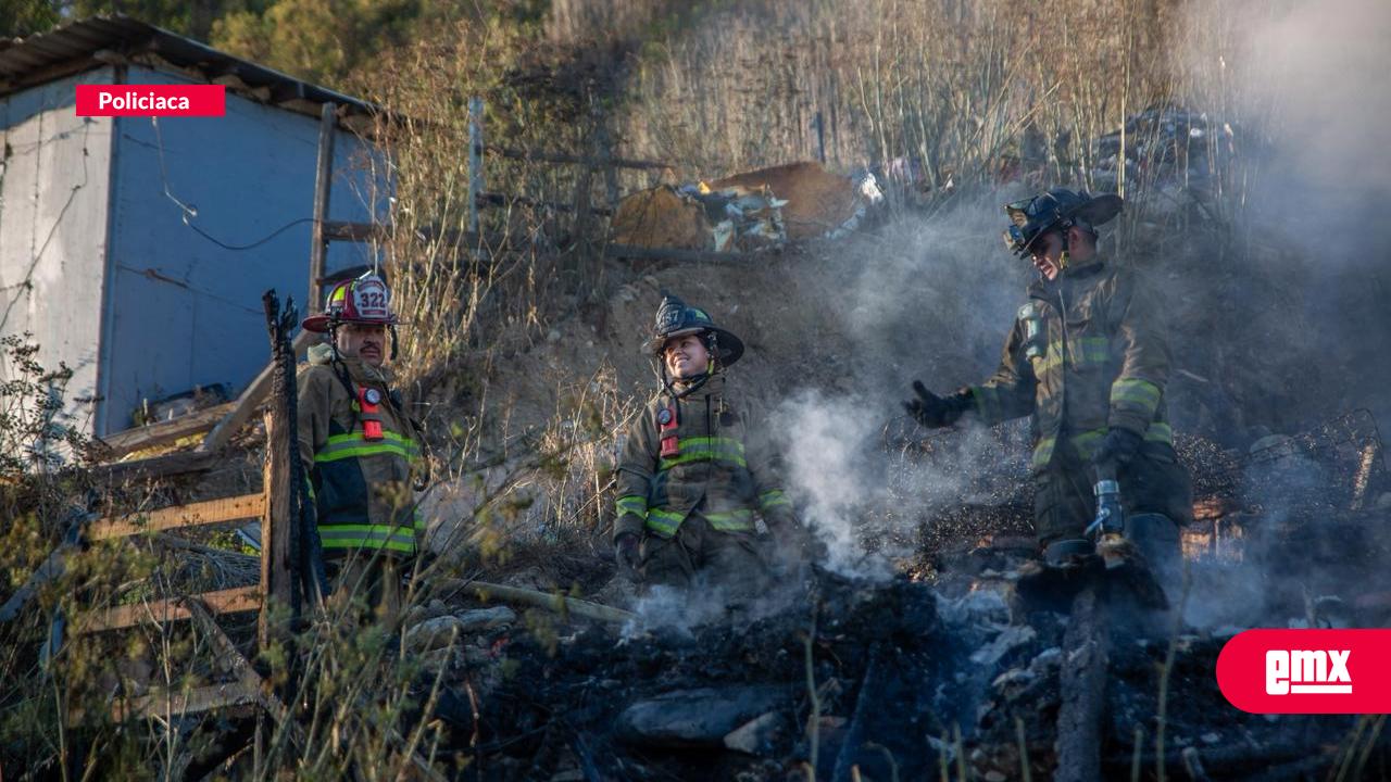EMX-Incendio-consume-una-vivienda-abandonada-ubicada-en-la-colonia-Manuel-Paredes