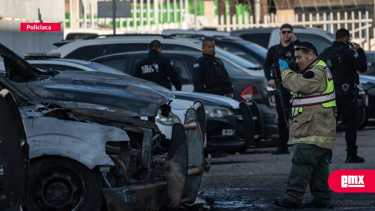 EMX-Se-incendian-dos-patrullas-de-la-Policía-Municipal-en-Ciudad-Industrial
