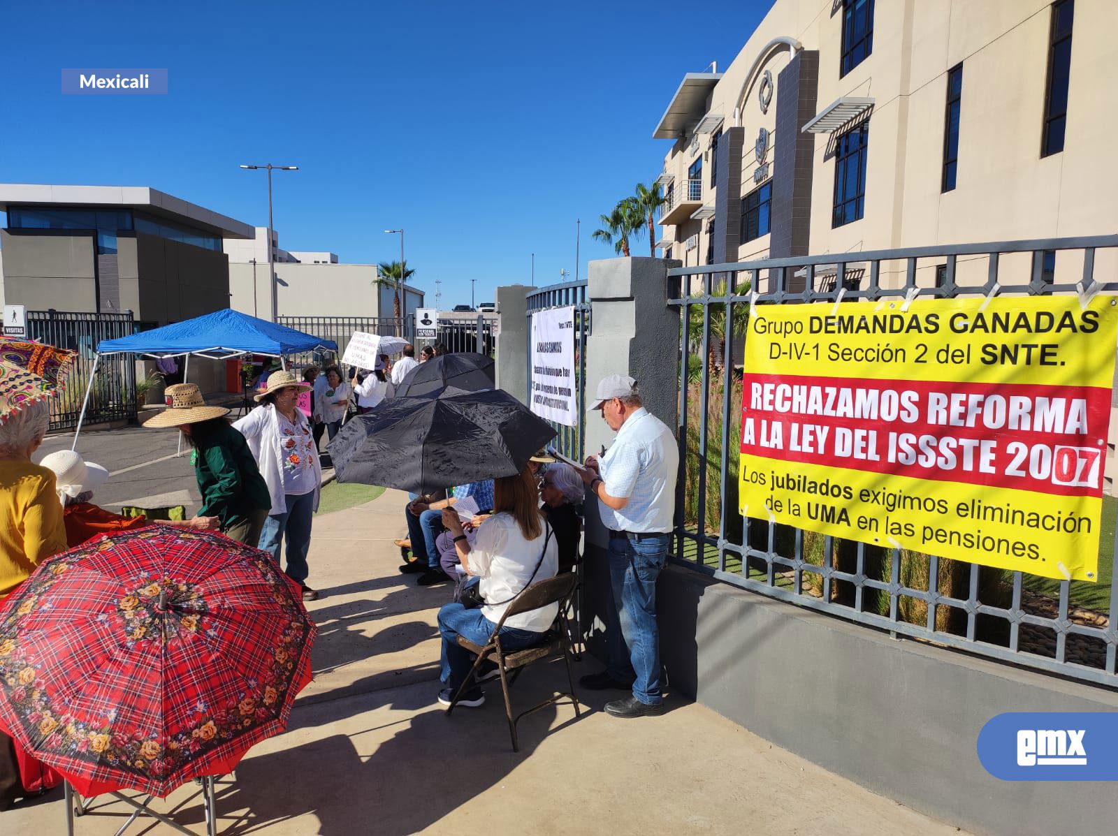 EMX-Maestros-jubilados-demandan-pago-en-salarios-mínimos