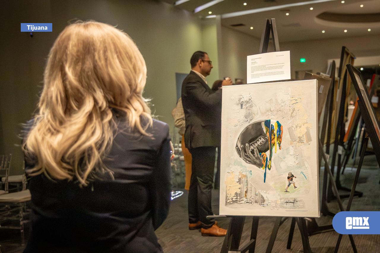 EMX-24-Artistas-Locales-Donan-sus-Obras-en-Subasta-para-el-Club-de-Niños-y-Niños-de-Tijuana
