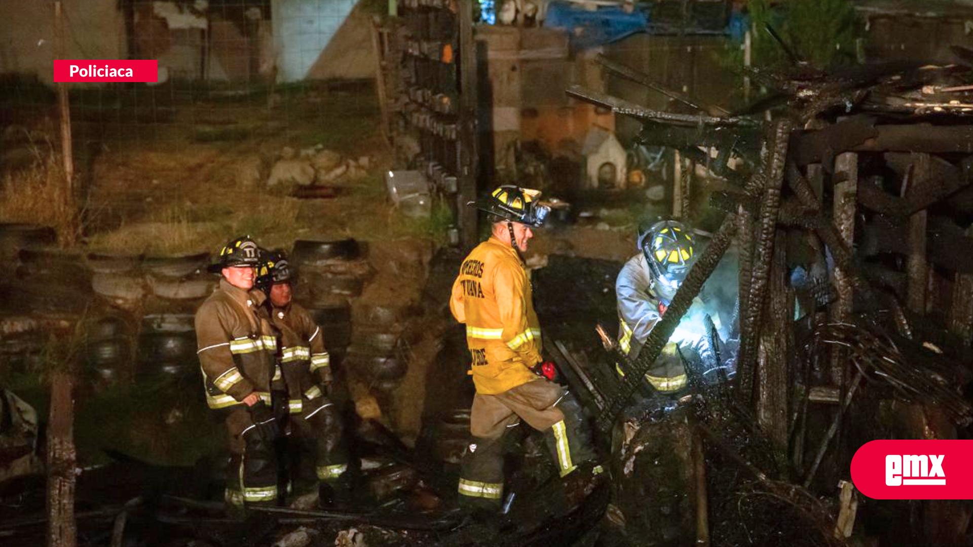 EMX-Fuego-consume-una-casa-y-una-traila-en-el-Cañón-del-Padre