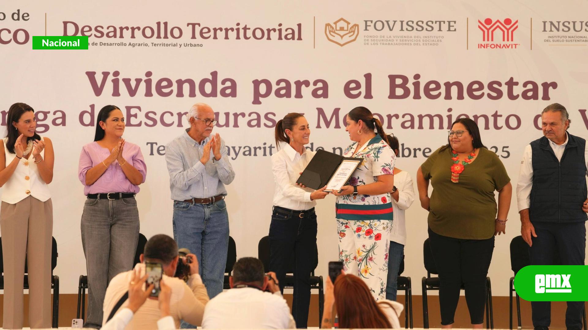 EMX-Presidenta-Claudia-Sheinbaum-entrega-510-escrituras-y-constancias-de-reducción-en-Tepic,-Nayarit:-“se-está-haciendo-por-justicia”