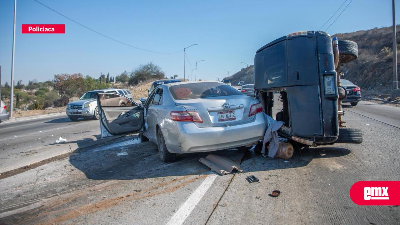 EMX-Dos-lesionados-tras-choque-a-la-altura-del-Panteón-de-los-Olivos