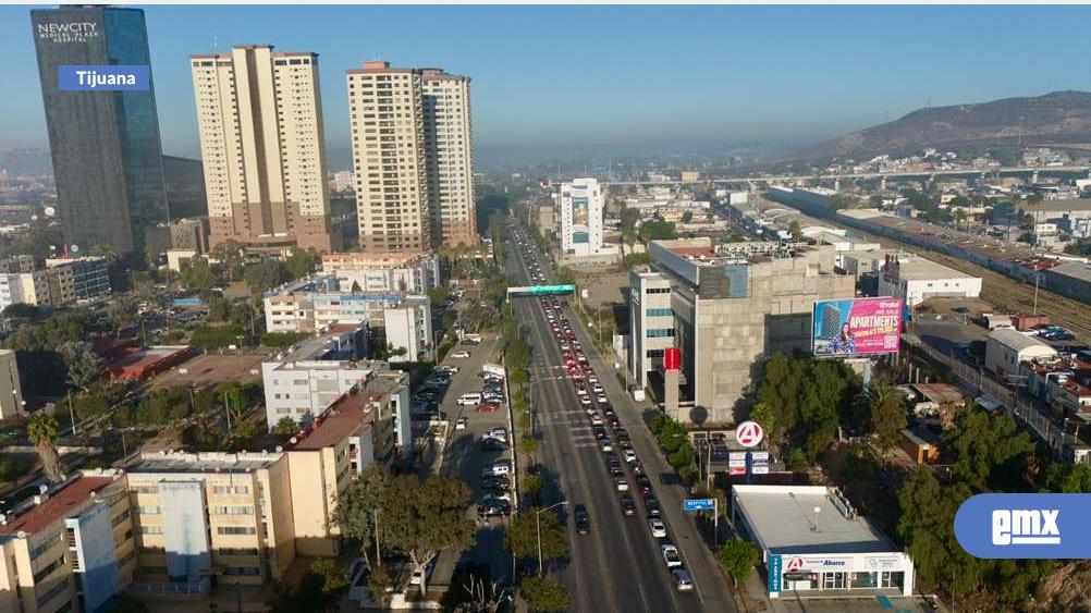 EMX-Flujo-vehicular-en-San-Ysidro-durante-este-lunes