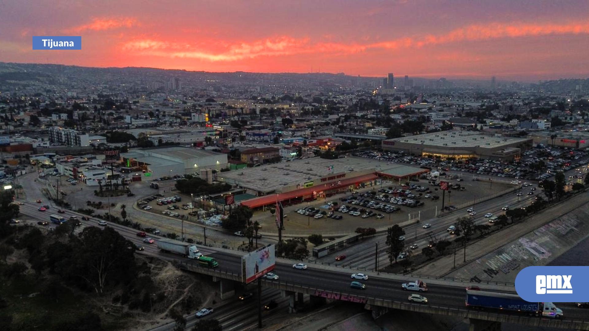 EMX-Atardecer-tiñe-de-tonos-rosados-el-cielo-de-Tijuana-y-cautiva-a-residentes