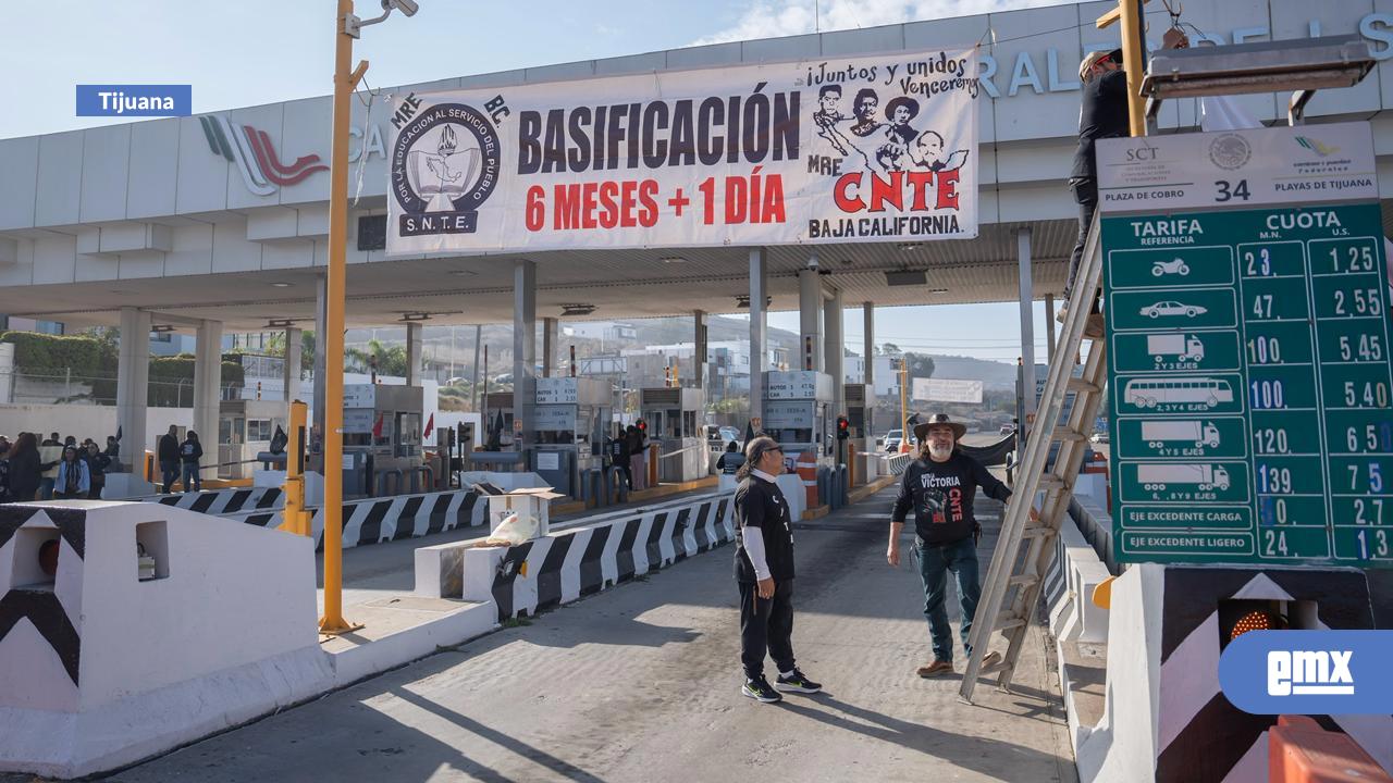 EMX-Docentes de la CNTE liberan casetas en Tijuana en rechazo a la Ley del ISSSTE de 2007