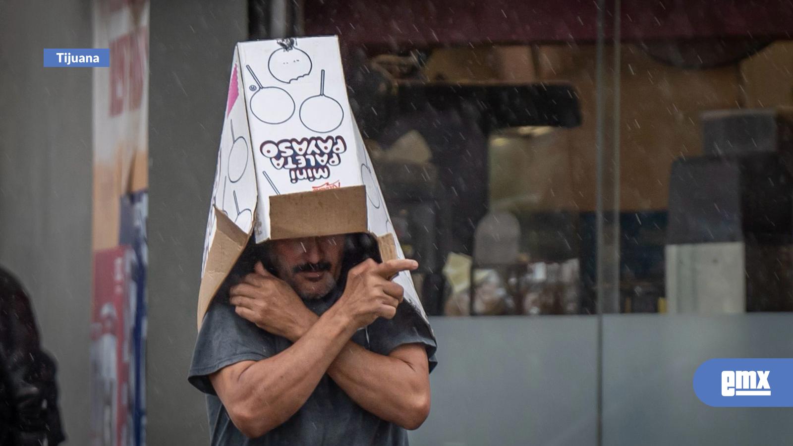 EMX-Lluvias-intensas-generan-accidentes-y-complicaciones-viales-en-Tijuana