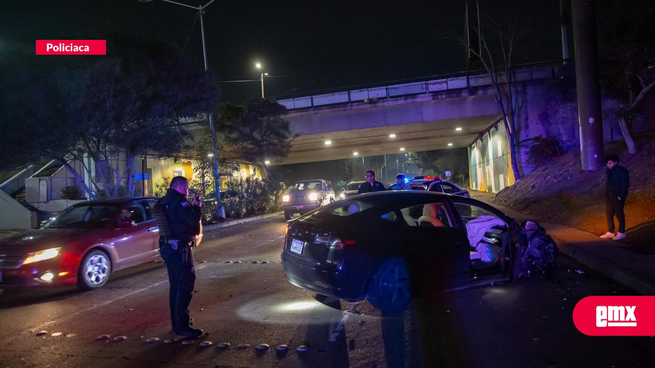 EMX-Tesla choca con señalamiento en la Vía Rápida Oriente