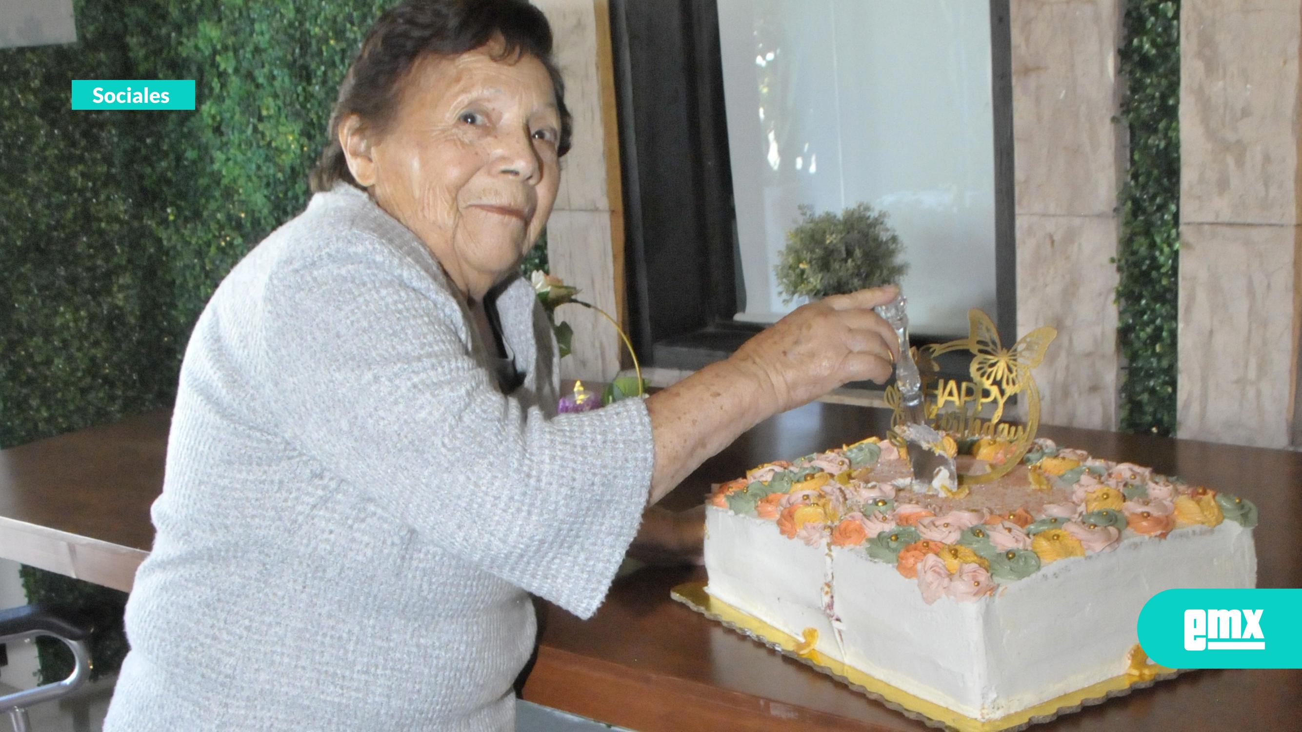 EMX-Celebran-en-grande-los-100-años-de-Eva-Flores-Sánchez