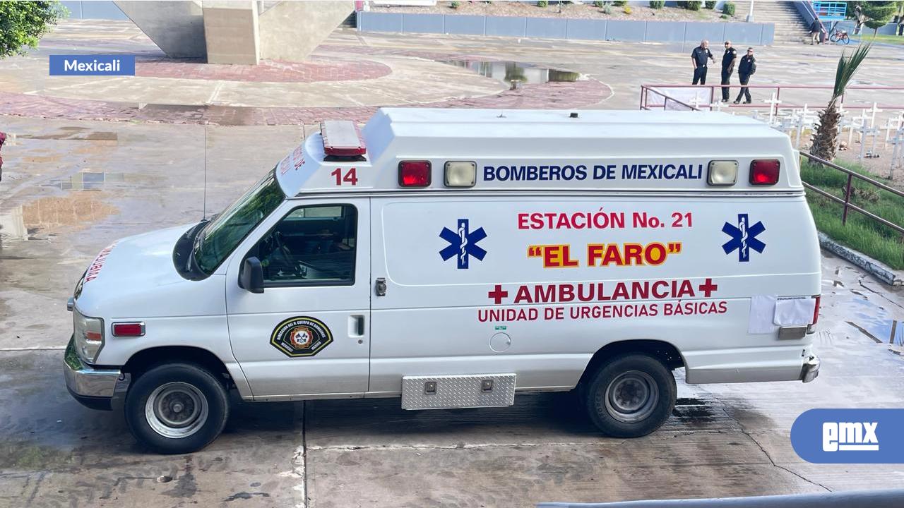 EMX-Diputado-entrega-ambulancia-para-estación-"El-Faro"