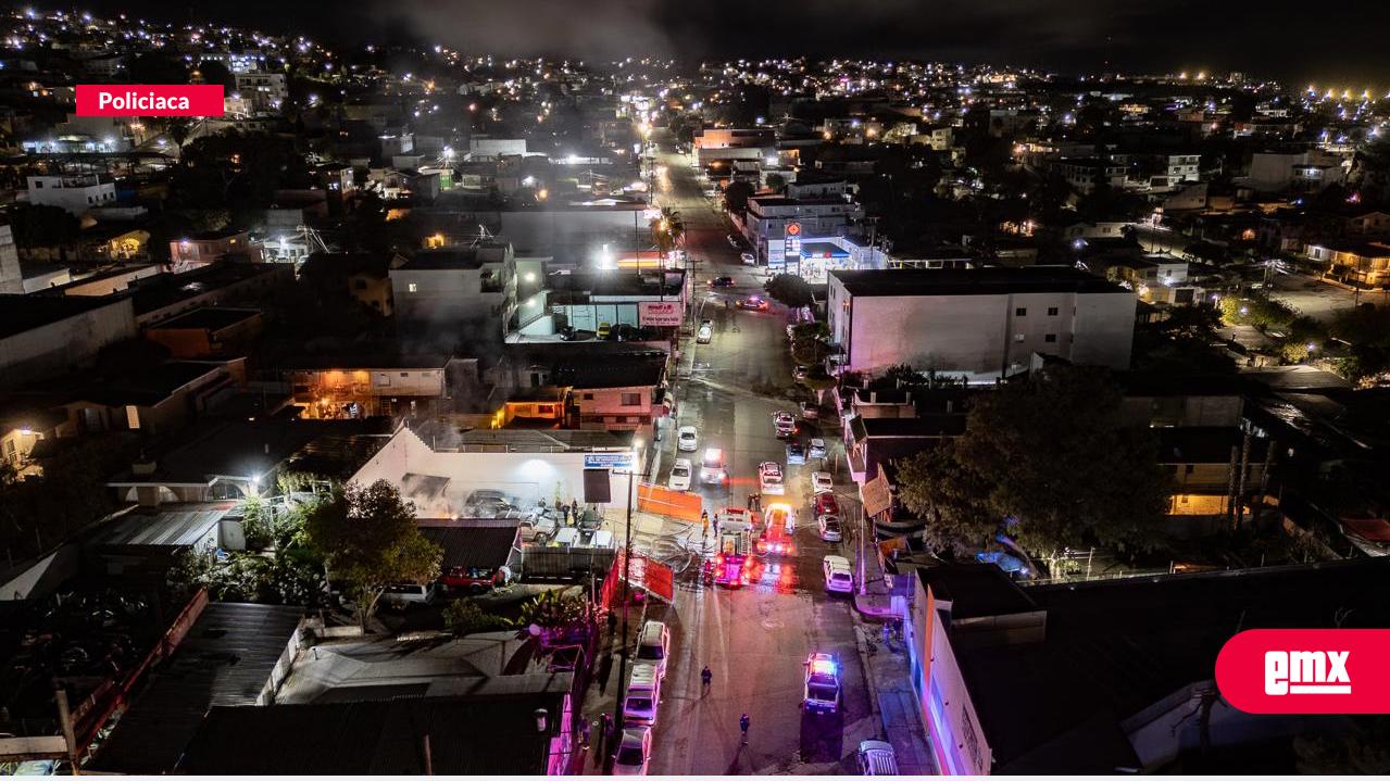 EMX-Incendio en lote de autos deja siete vehículos dañados; responsables son detenidos