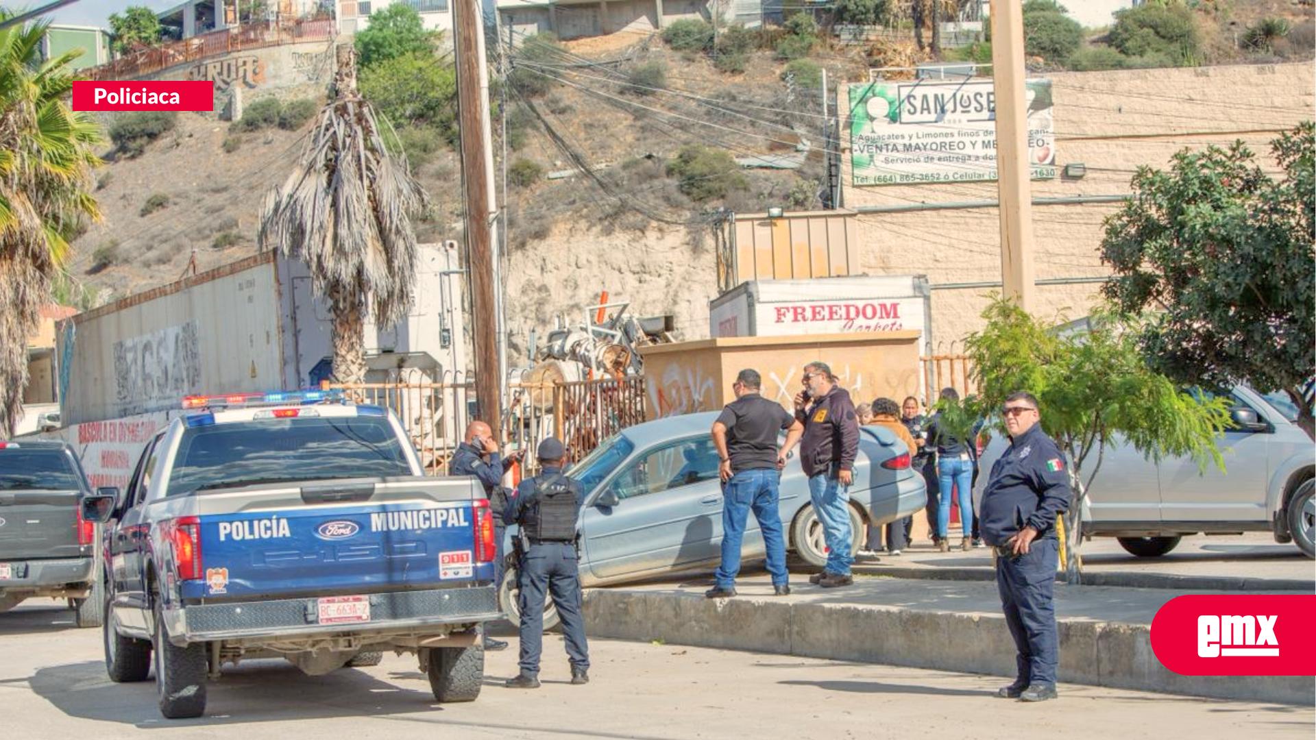 EMX-Hombre-es-asaltado-y-baleado-tras-cambiar-5-mil-dólares-en-plaza-Los-Álamos,-en-Tijuana
