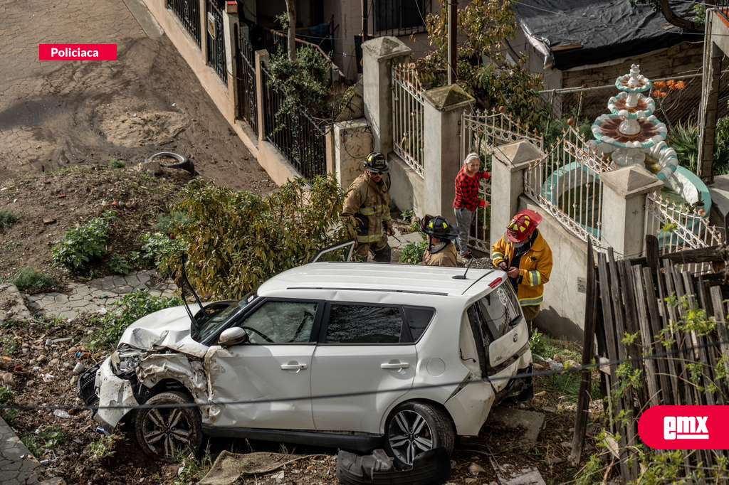 EMX-Auto termina en un barranco en la colonia Hidalgo tras presentar falla mecánica