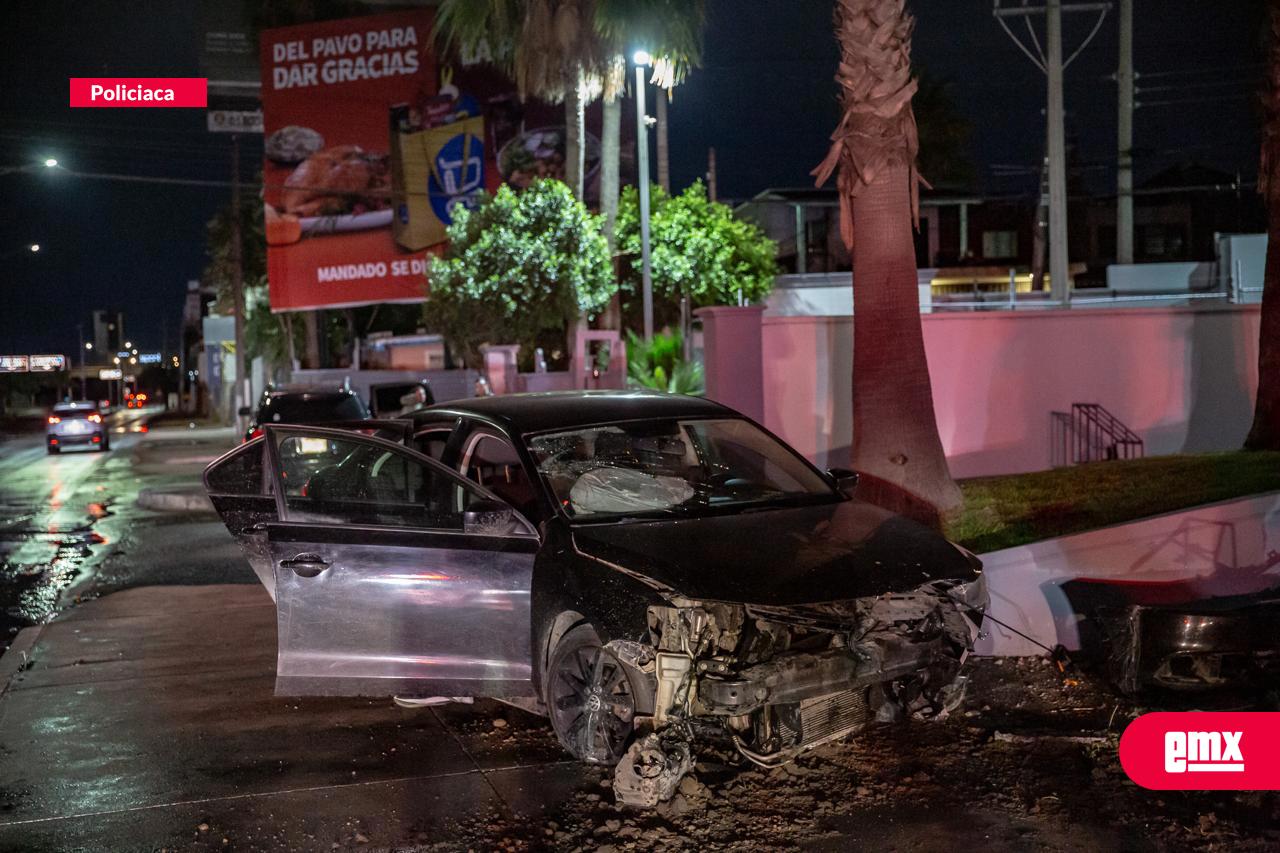 EMX-Choque en Vía Rápida Poniente; vehículo termina en llamas 