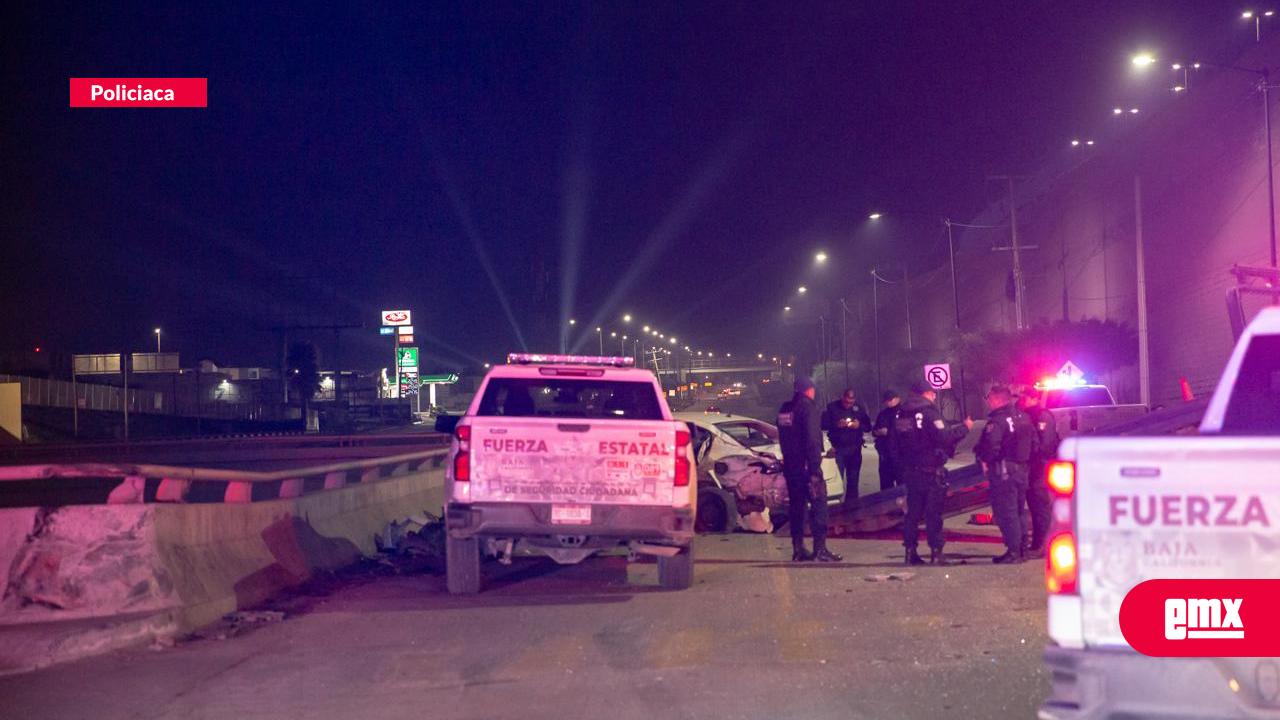 EMX-Choque-en-bulevar-2000-entre-patrulla-FESC-y-auto-particular-deja-a-un-agente-lesionado