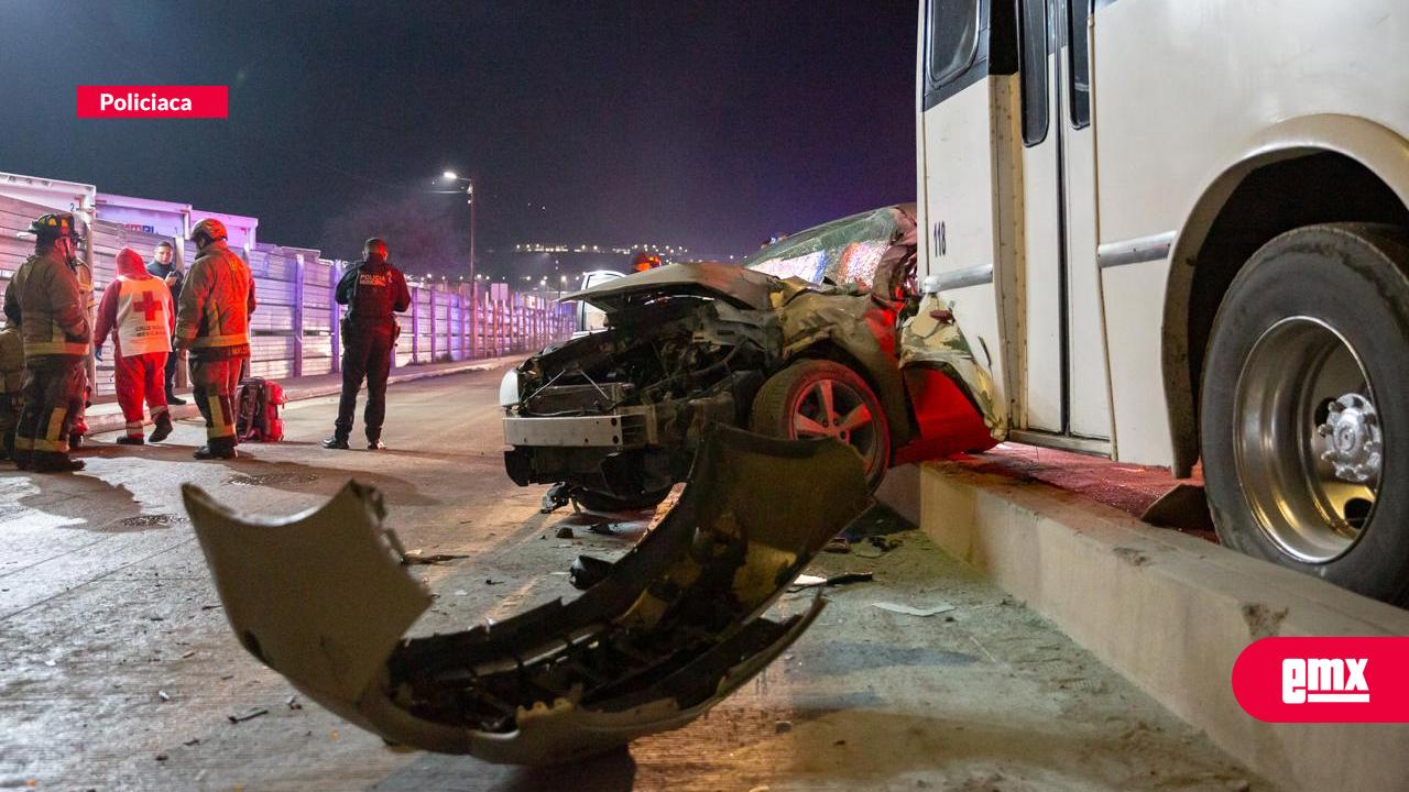 EMX-Fuerte choque entre camión de transporte de personal y un Chevrolet en el Corredor 2000