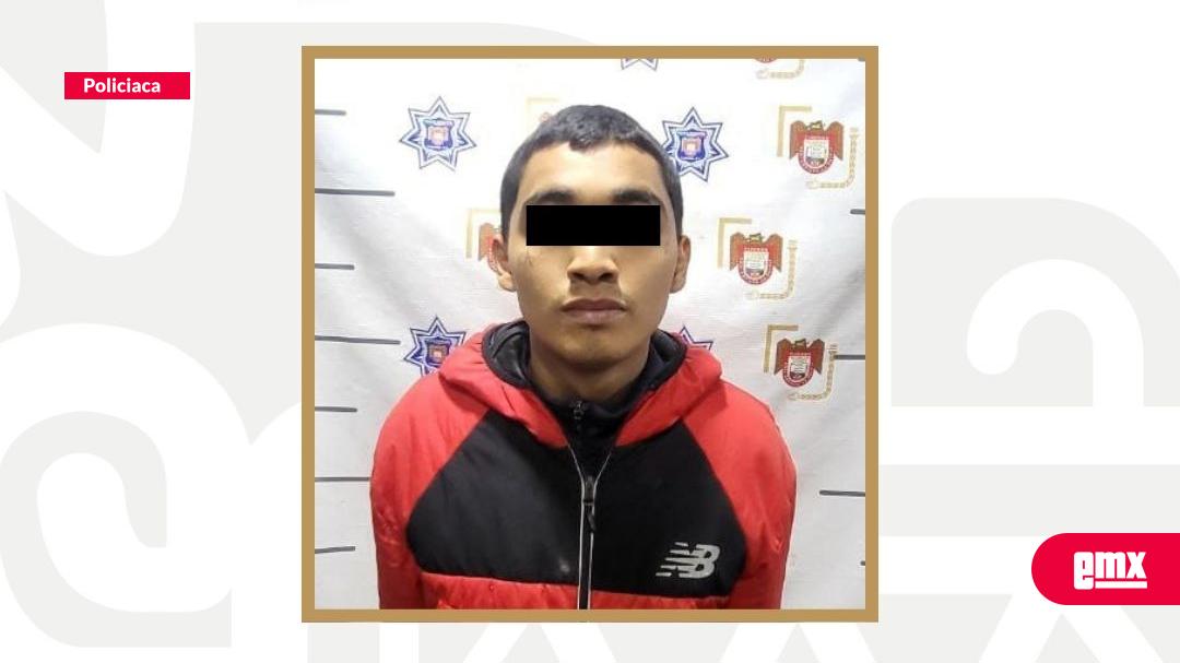 EMX-Policía-Municipal-detiene-a-hombre-con-“cuerno-de-chivo”-en-plena-vía-pública