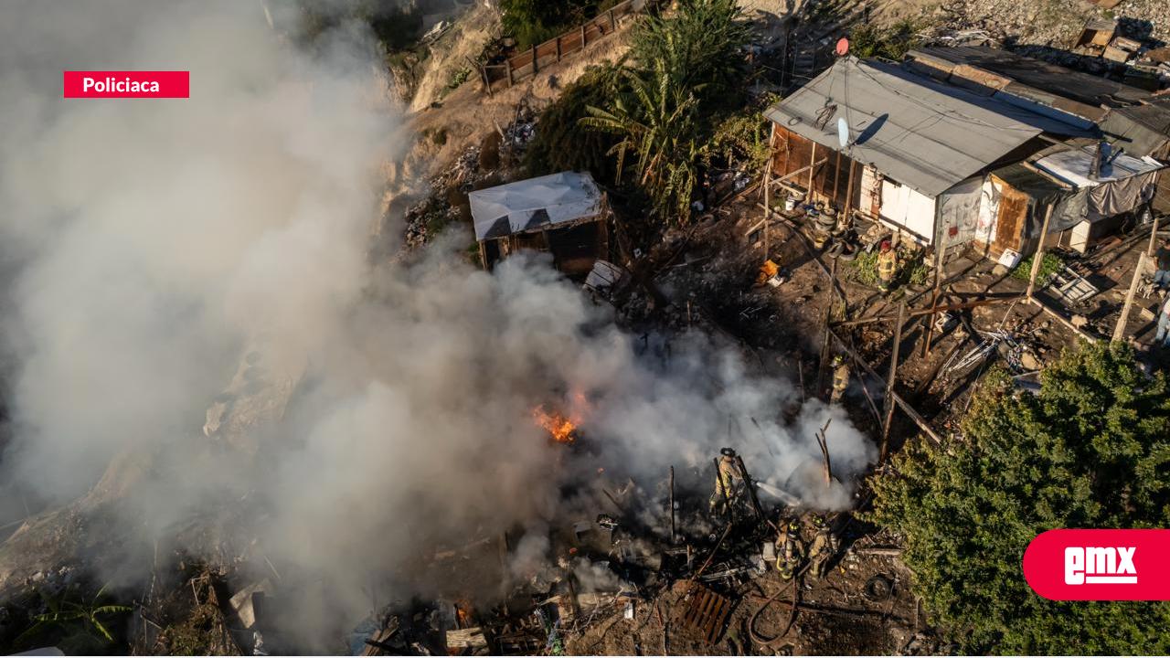 EMX-Incendio consume dos viviendas en una ladera en la colonia Libertad