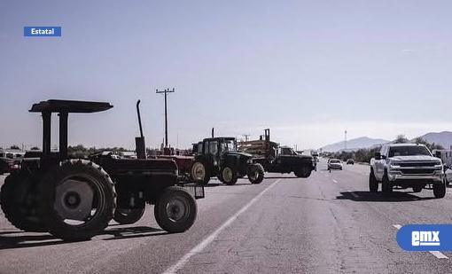 EMX-Bloquean-productores-del-campo-carretera-a-San-Felipe
