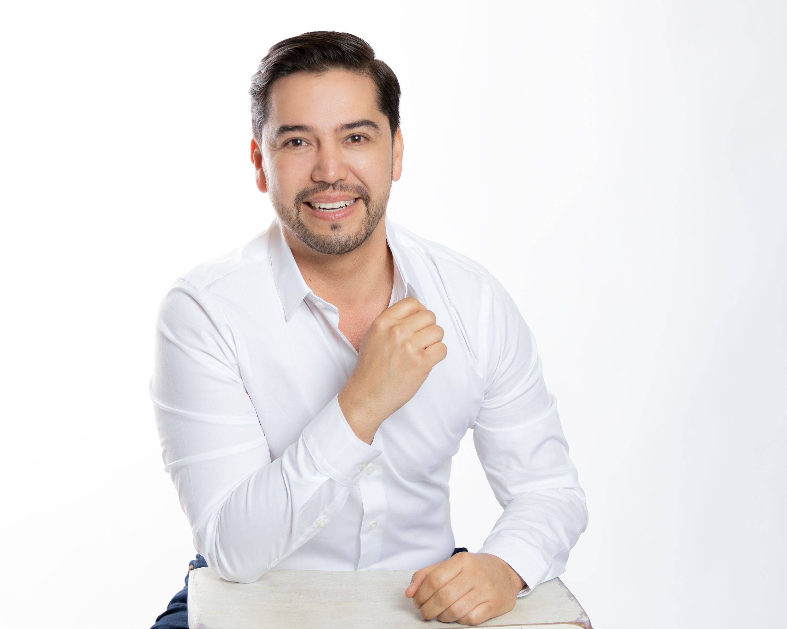 EMX-Christian Orozco plantea emprendedurismo y educación