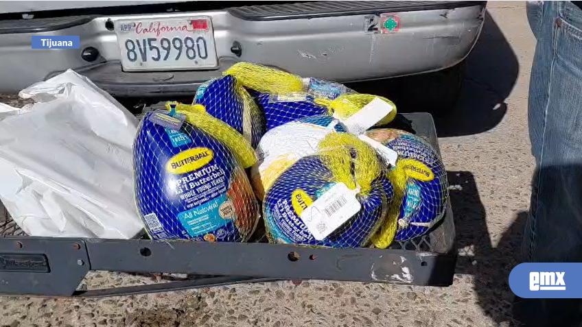 EMX-CABEZA:-Entregan-pavos-a-veteranos-de-guerra-que-fueron-deportados