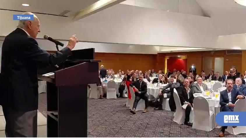 EMX-Recibe-Héctor-Santillán-galardón-como-Forjador-del-Año