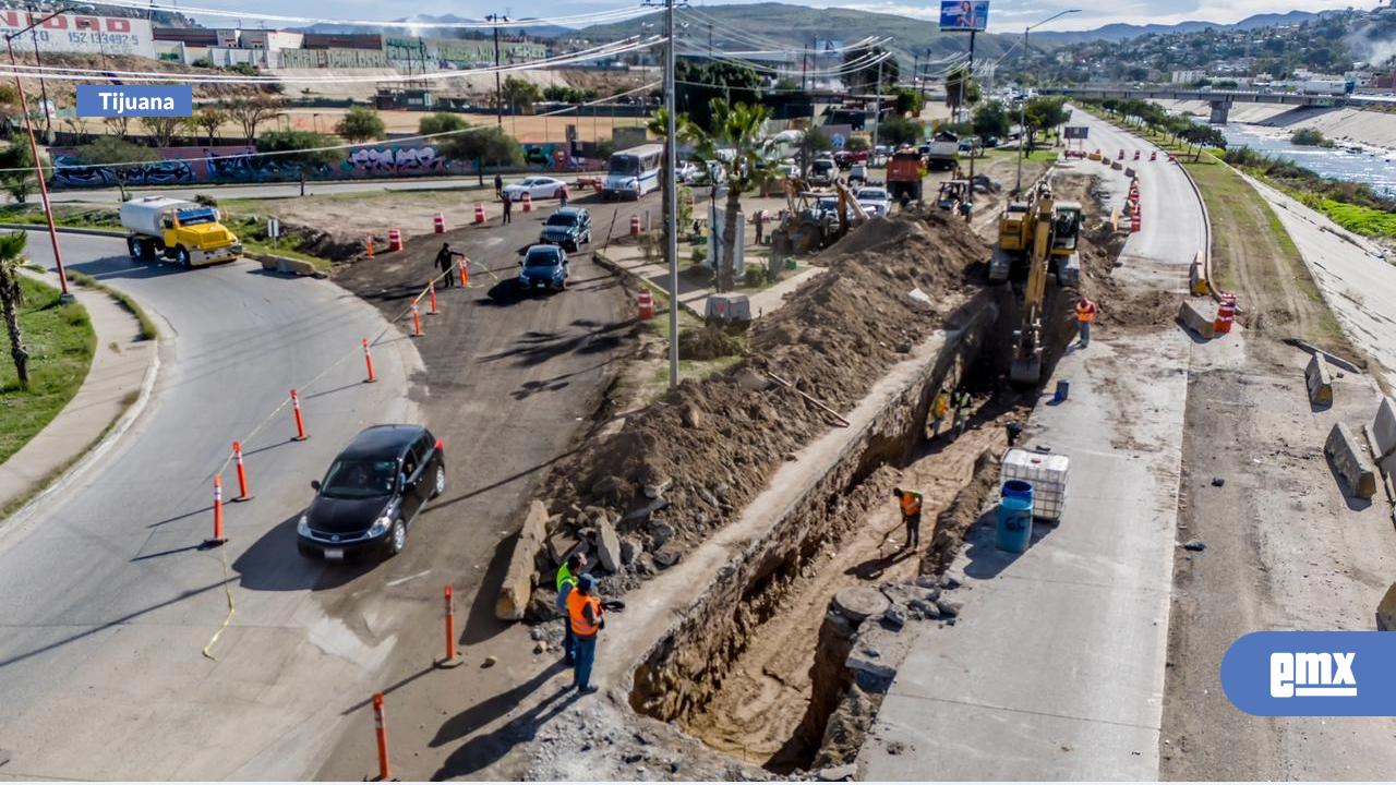 EMX-Cierran-un-tramo-de-la-Vía-Rápida-Oriente-por-socavón;-habilitan-vialidad-alterna