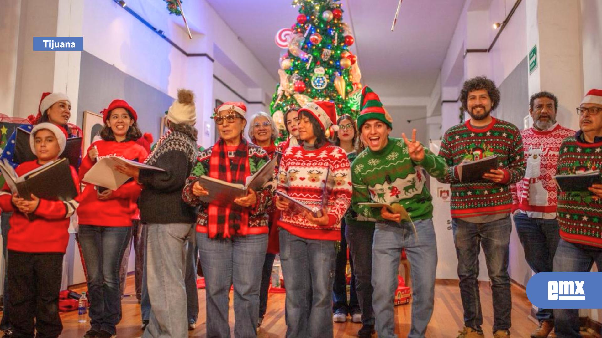 EMX-Con-música-y-danza--encienden-el-árbol-de-Navidad-de-la-Casa-de-la-Cultura