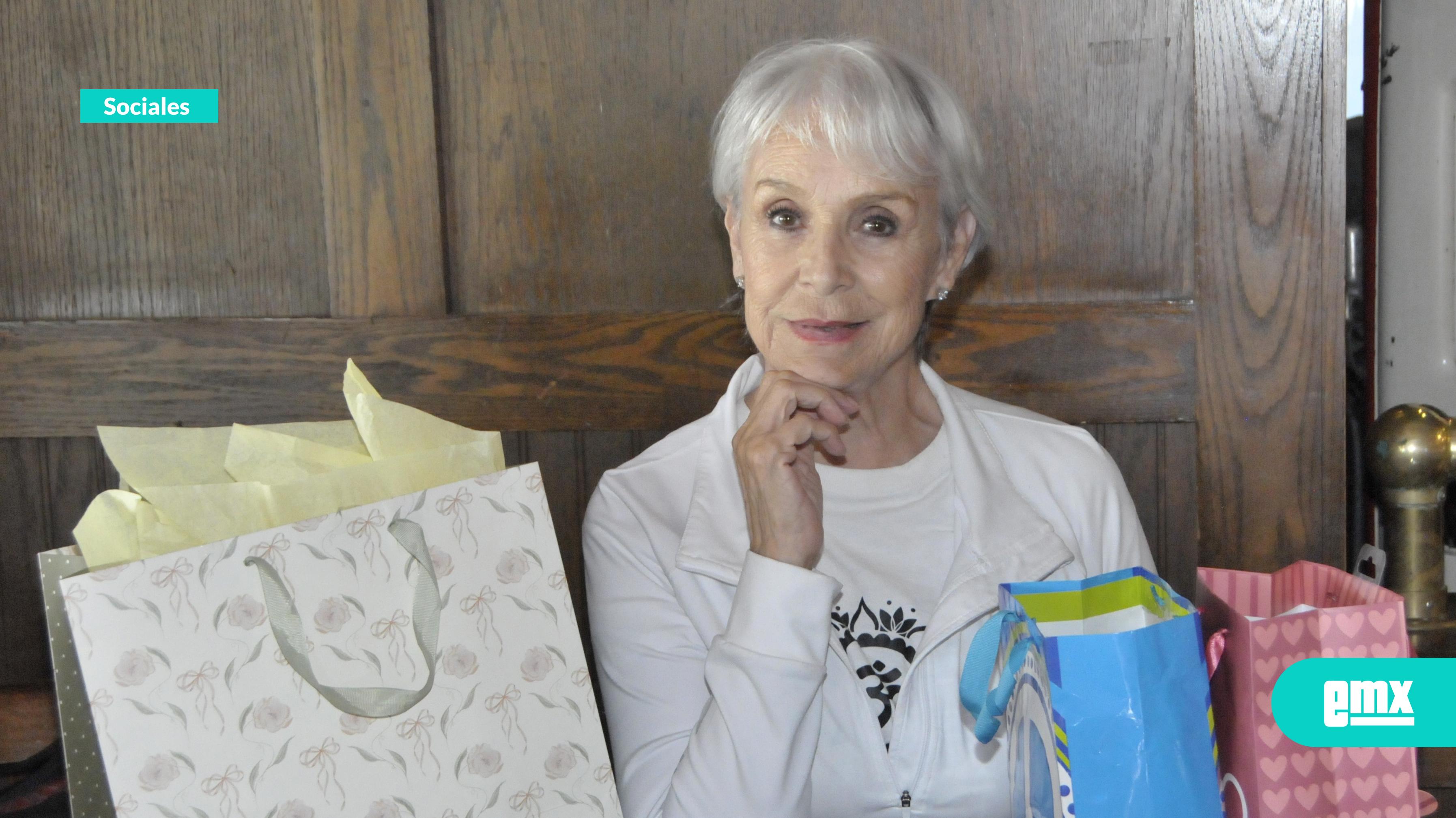 EMX-Celebran-cálido-60º-cumpleaños-de-la-dama-tijuanense-Olga-Gutiérrez