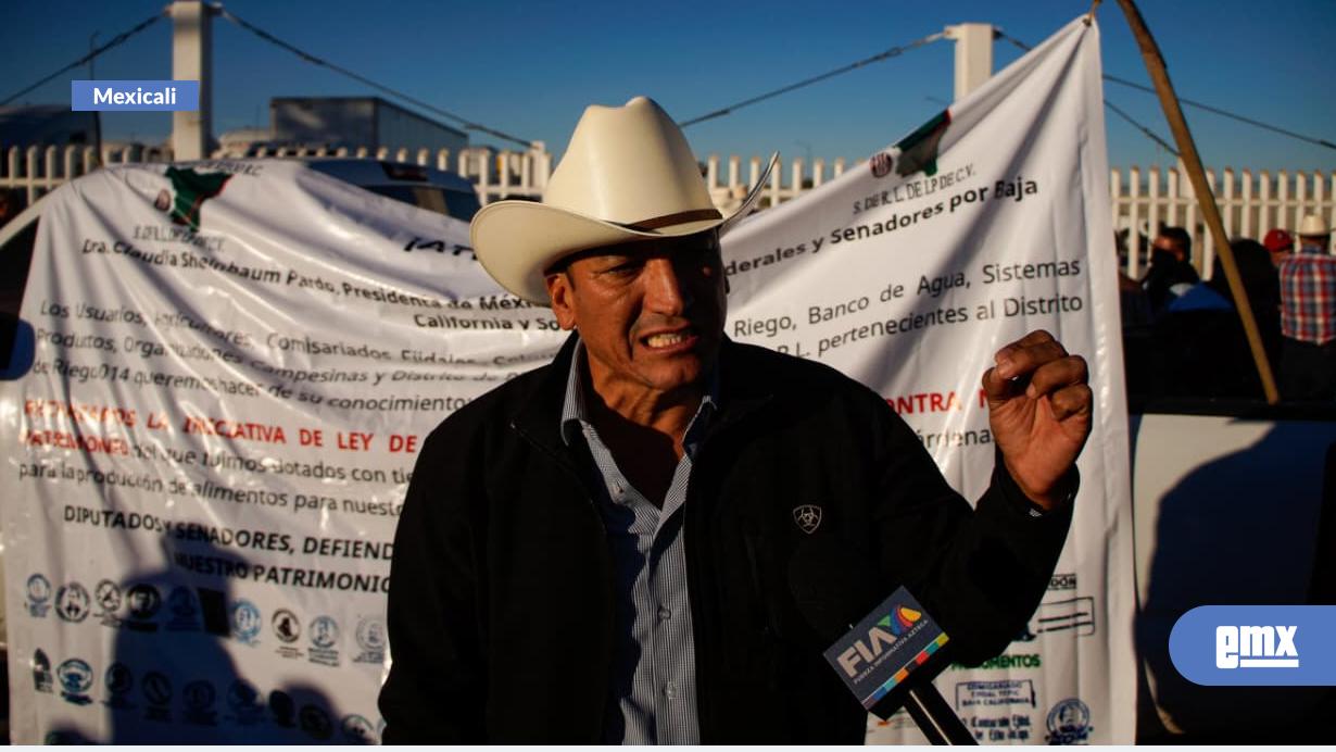 EMX-Agricultores-continúan-bloqueando-la-garita-comercial-de-Mexicali;-aseguran-bloqueo-durará-mínimo-24-horas