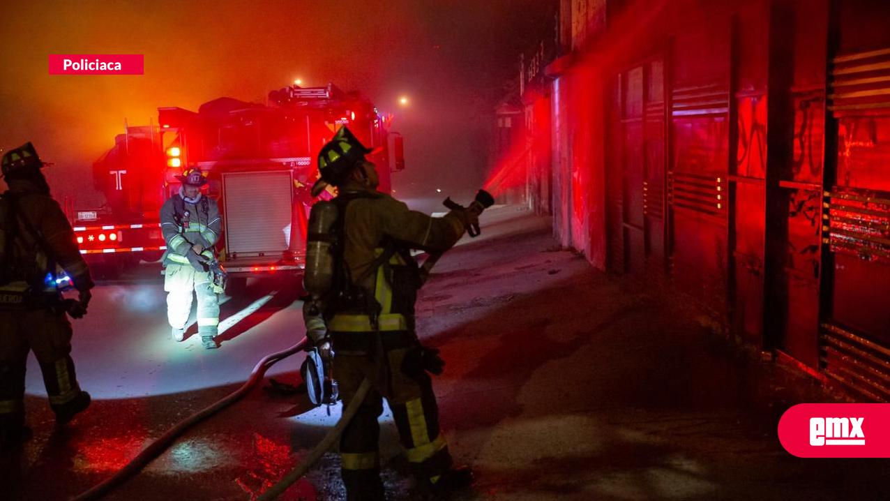 EMX-Dos predios abandonados arden  simultáneamente en la colonia Unión