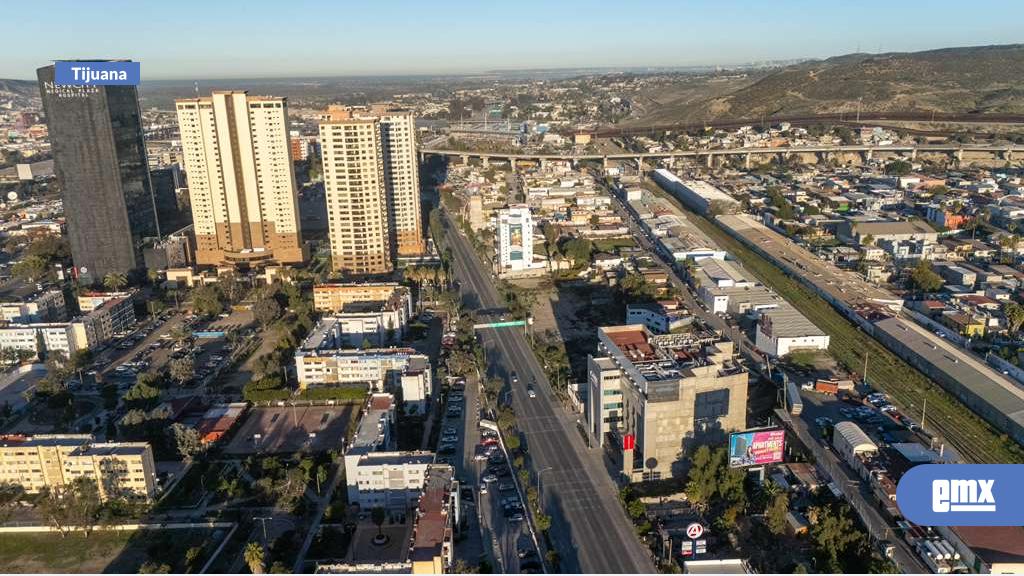 EMX-Así-se-encuentra-la-fila-en-la-garita-de-San-Ysidro-esta-mañana