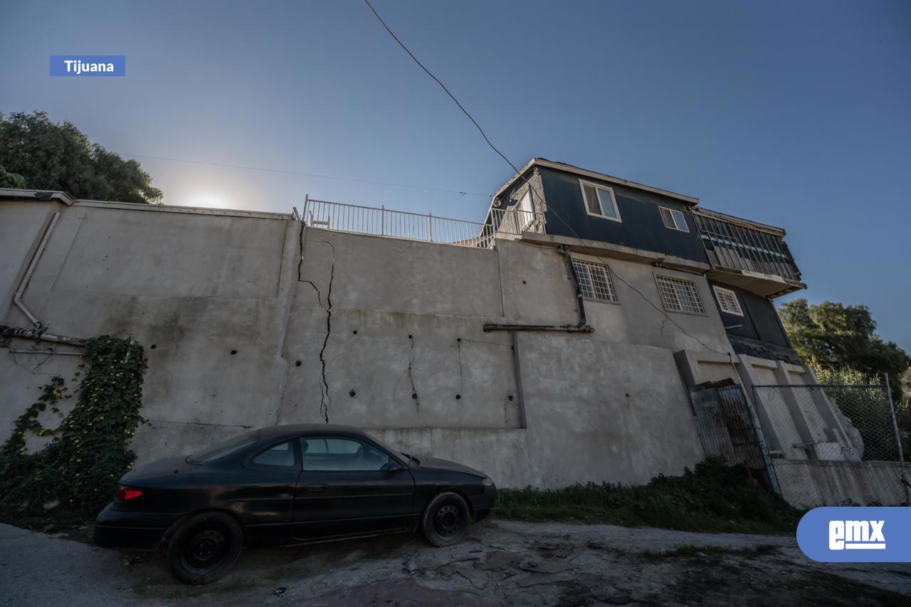 EMX-Evacúa-viviendas-por-deslizamiento-en-la-colonia-Libertad