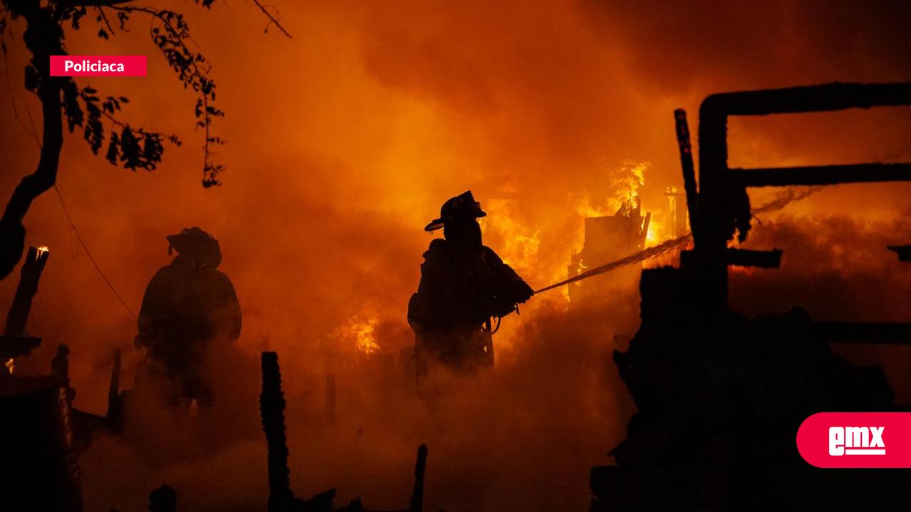 EMX-Incendio-en-Cerro-Colorado-consume-viviendas-y-deja-a-una-mujer-lesionada