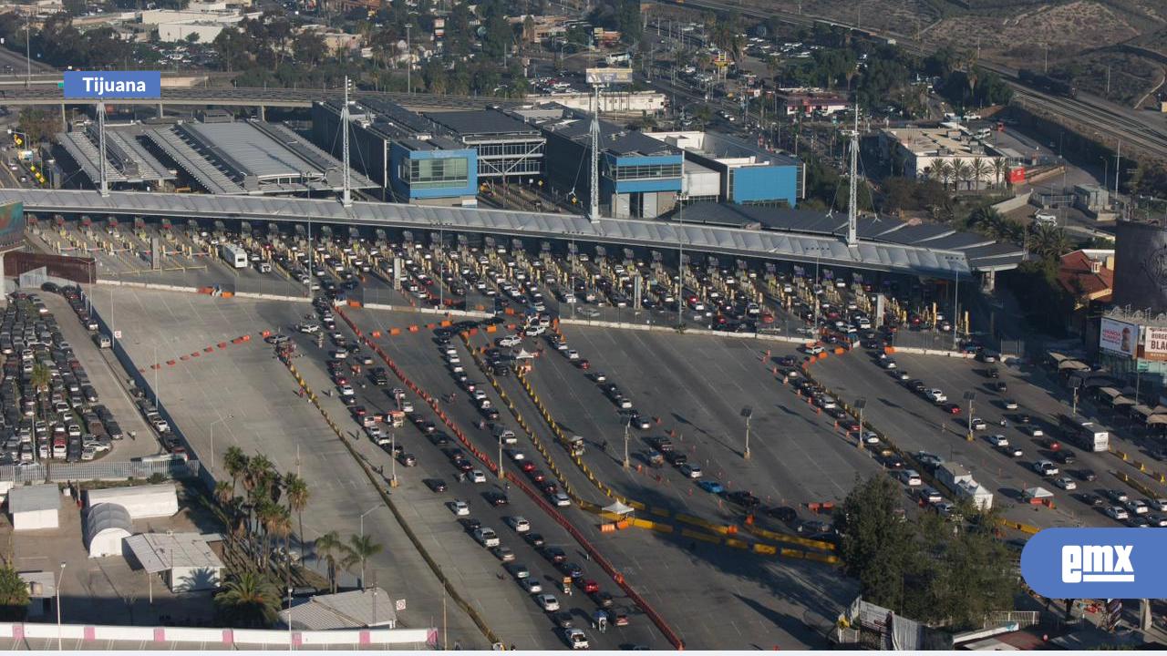 EMX-Carga-vehicular-registrada-esta-mañana-en-la-garita-de-San-Ysidro