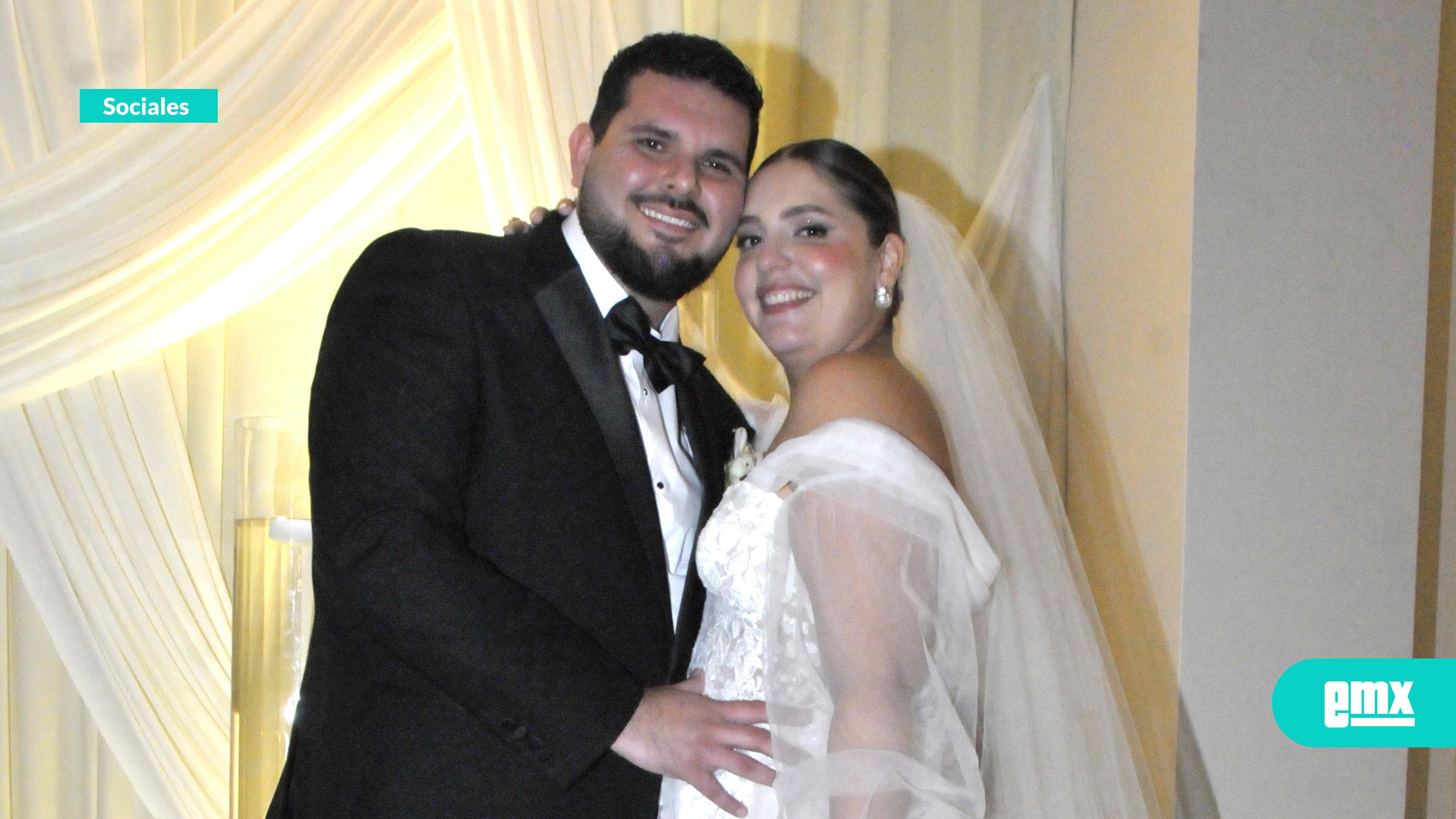 EMX-Pareja-celebra-emotiva-ceremonia-en-la-Parroquia-Espíritu-Santo