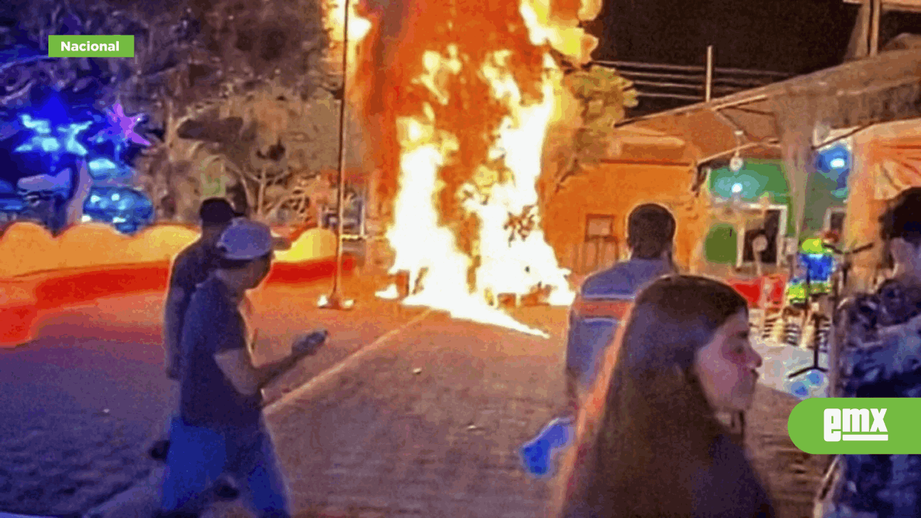 EMX-Habitantes-prenden-fuego-a-árbol-navideño-y-toman-la-alcaldía-de-Jonacatepec,-Morelos