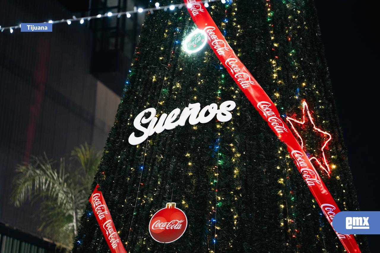 EMX-La-magia-de-la-navidad-llegó-a-Tijuana-con-el-encendido-del-árbol-navideño-2025