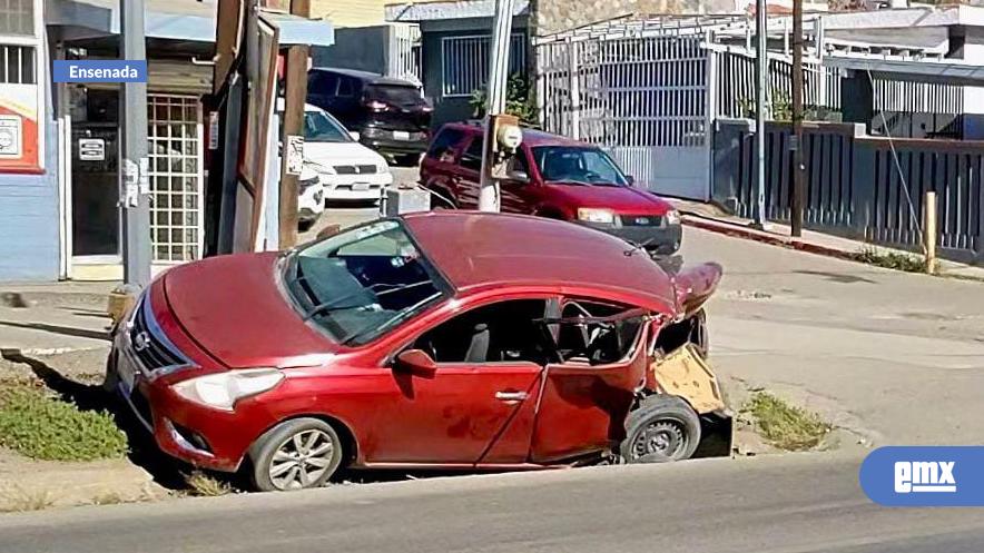 EMX-Aparatoso-accidente-deja-una-persona-lesionada