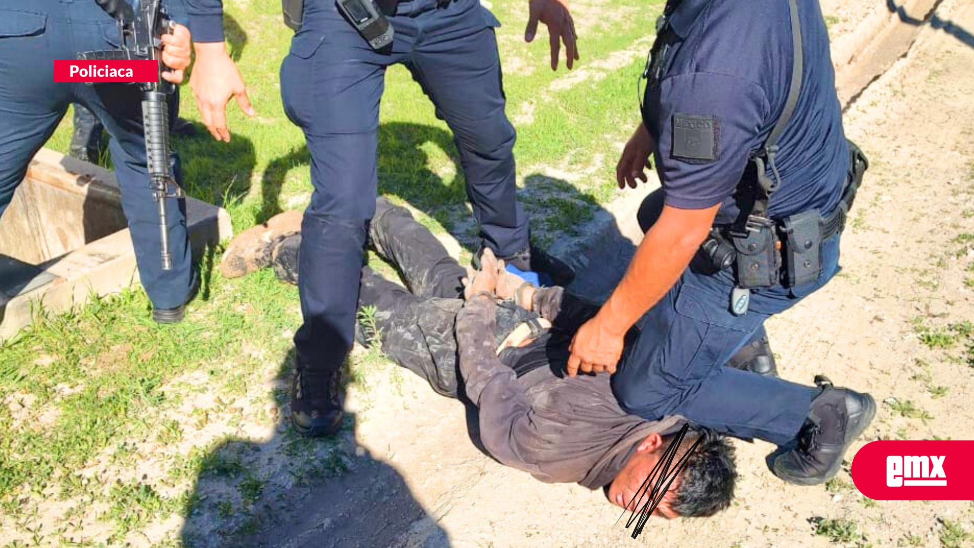 EMX-Captura-policía-municipal-a-ladrones-de-conductores-de-cobre-de-la-CFE