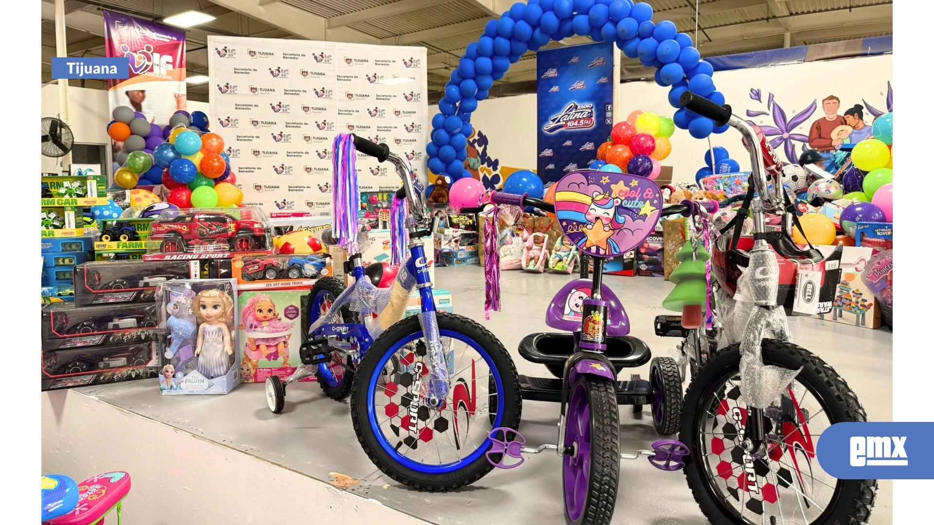 EMX-Recibe-Gobierno-Municipal-donativo-de-juguetes-para-DIF-Tijuana-reunidos-a-través-del-'Ence-Radio-2025'