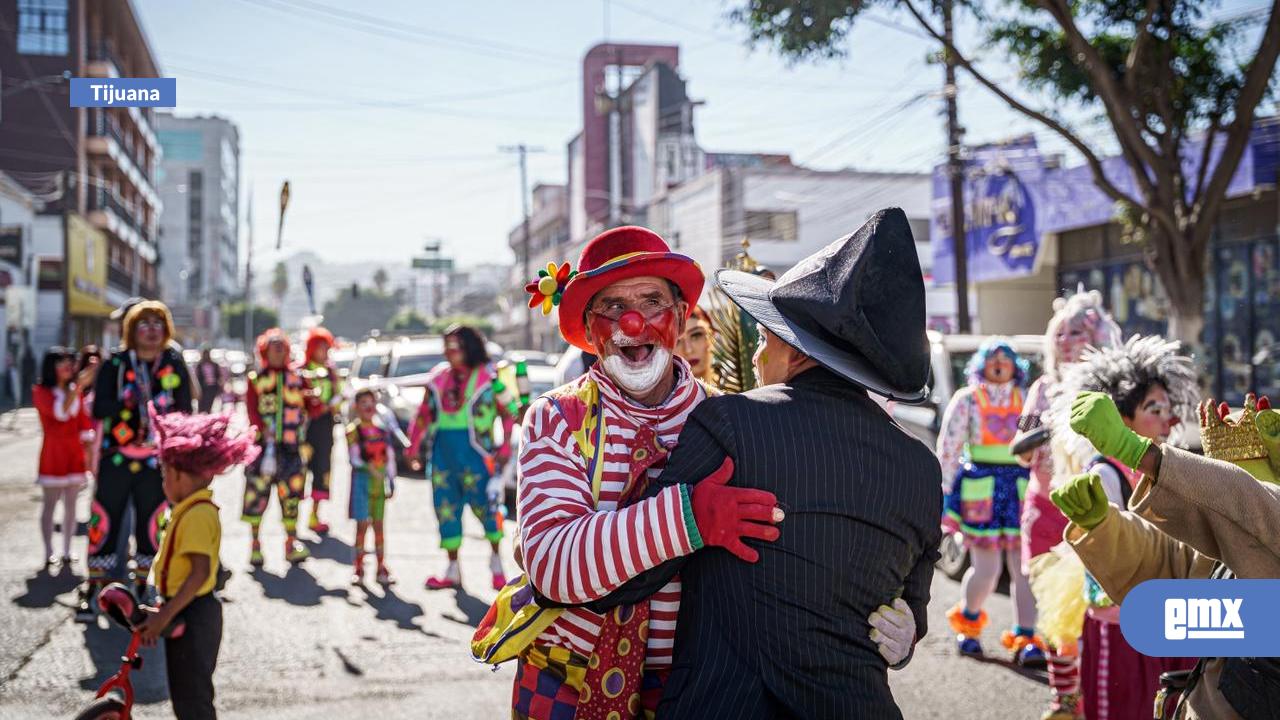 EMX-Celebran-el-Día-Nacional-del-Payaso-con-colorido-desfile-en-la-Zona-Centro