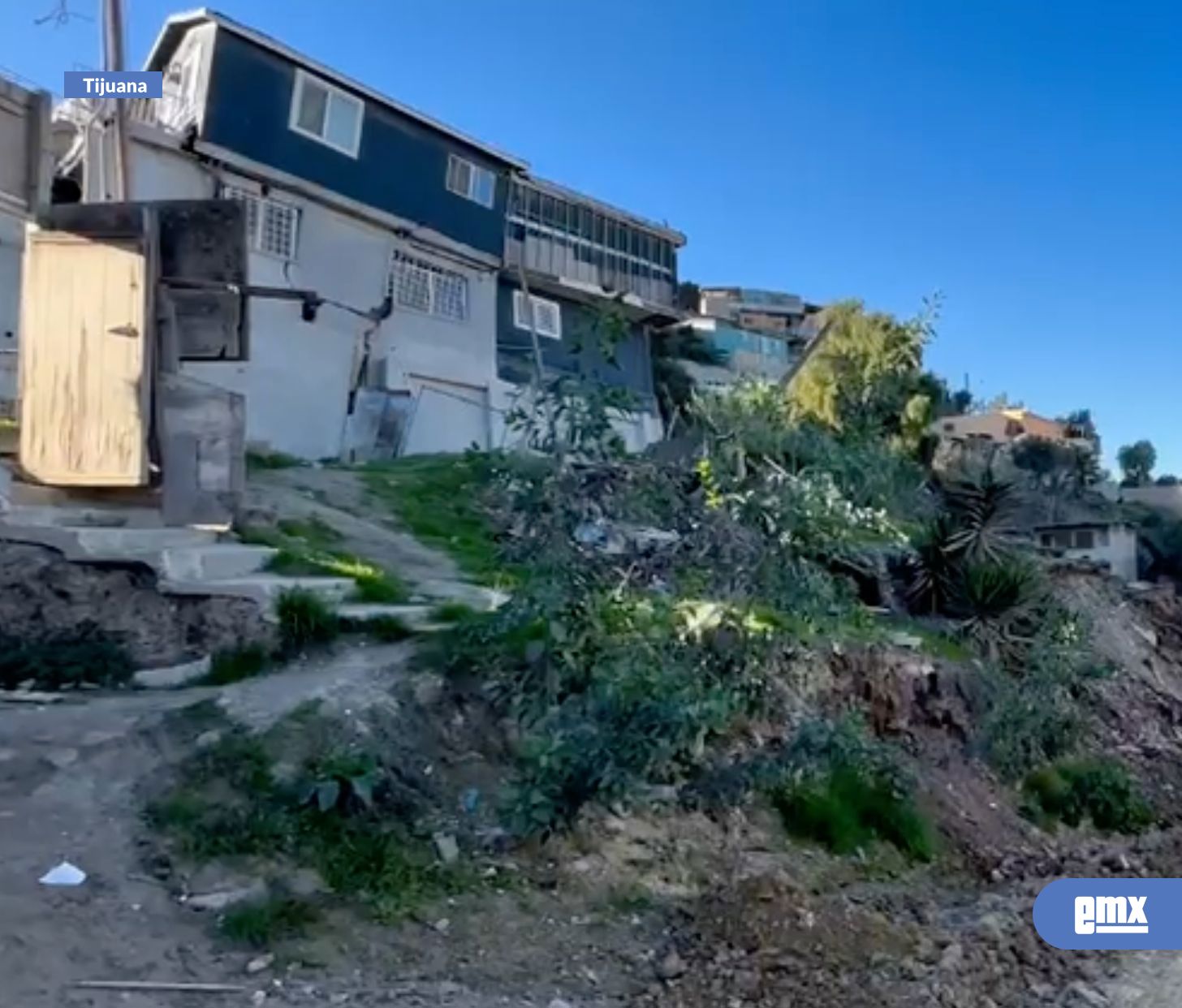 EMX-Casa-de-62-años-colapsa-en-la-colonia-Libertad;-propietaria-culpa-fuga-de-agua-y-vibraciones-del-Viaducto-Elevado