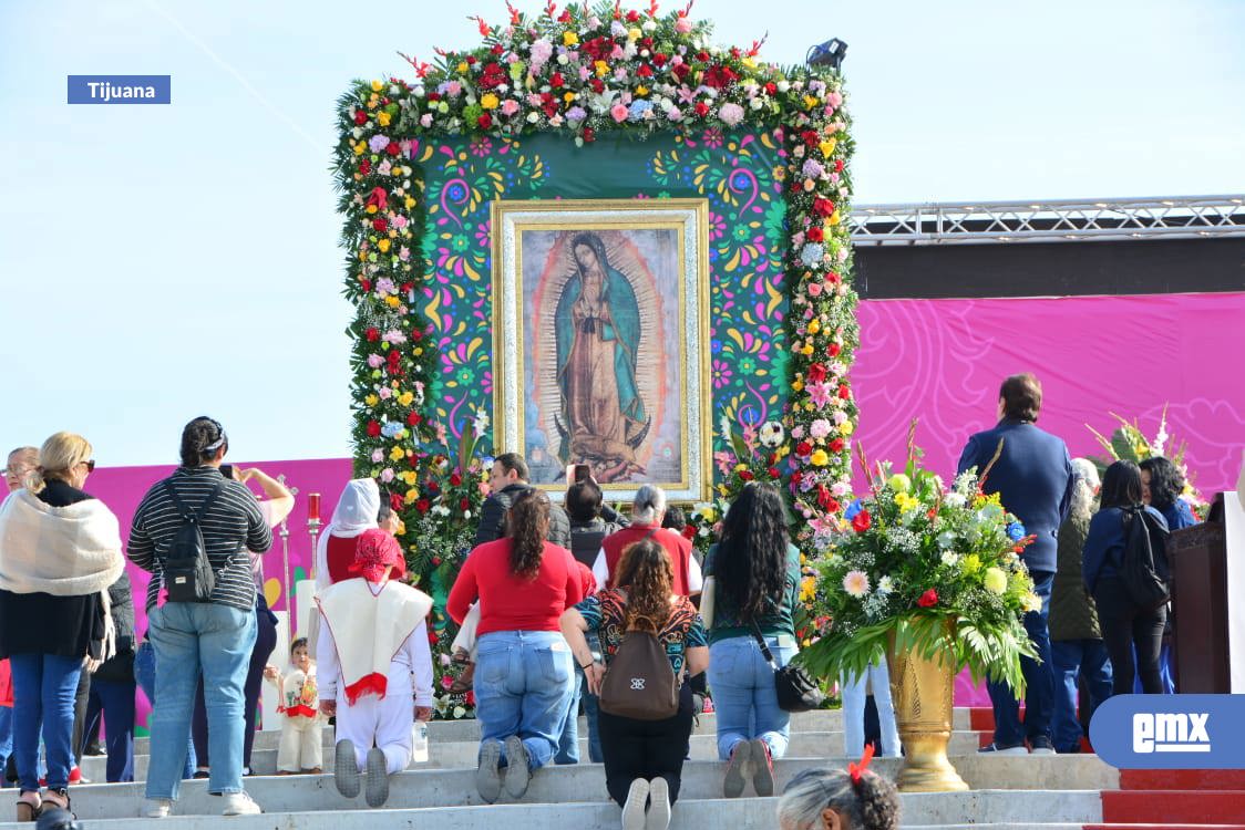 EMX-Visitan-cientos-de-católicos-a-la-Virgen-de-Guadalupe-en-su-día
