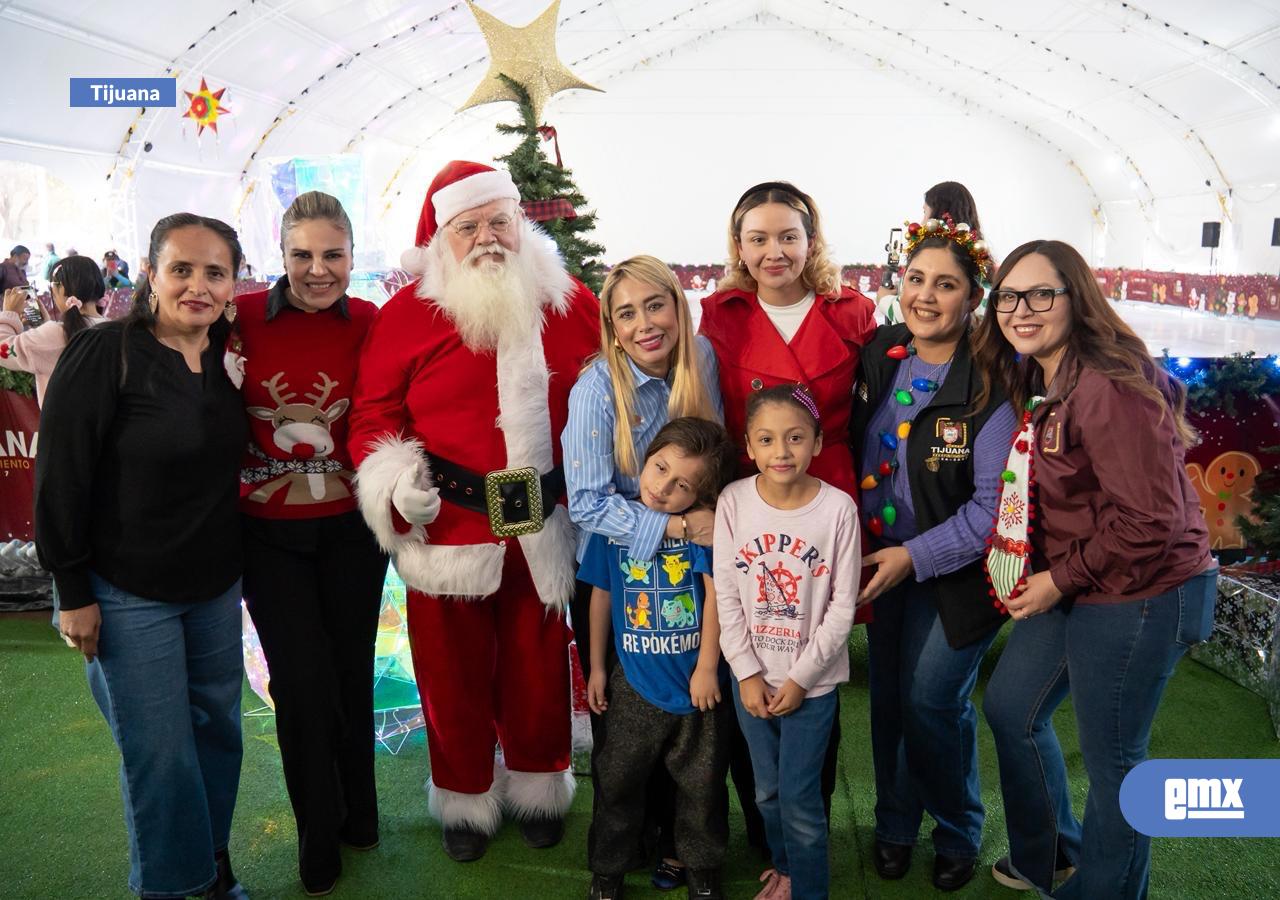 EMX-Inaugura-Gobierno-de-Tijuana-pista-de-patinaje-sobre-hielo-en-explanada-de-Palacio-Municipal