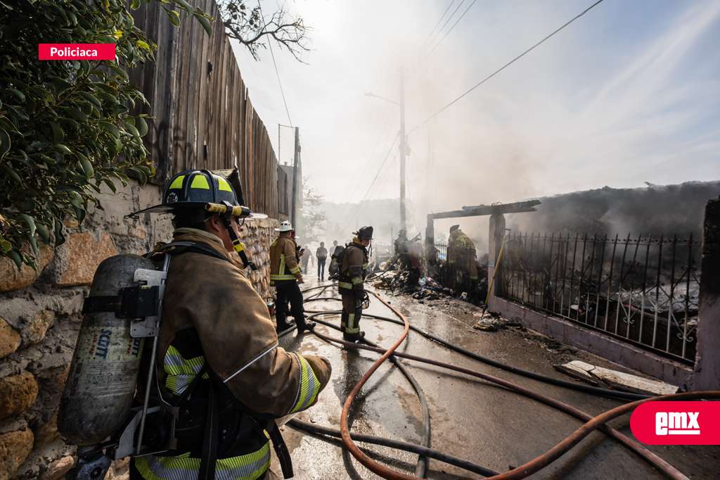 EMX-Incendio-consume-parte-superior-de-vivienda-en-la-colonia-Hidalgo