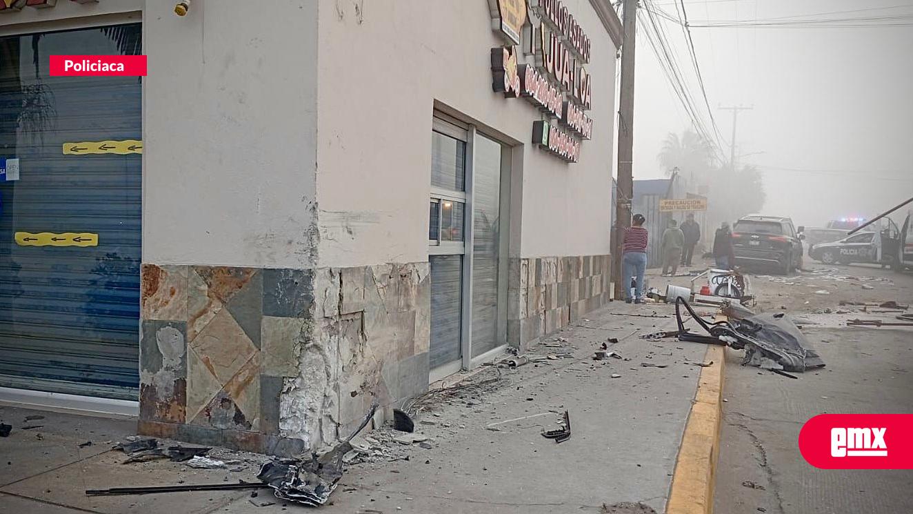 EMX-Joven-se-impacta-con-puesto-de-tacos--y-atropella-a-un-trabajador-en-el-bulevar-Cucapah