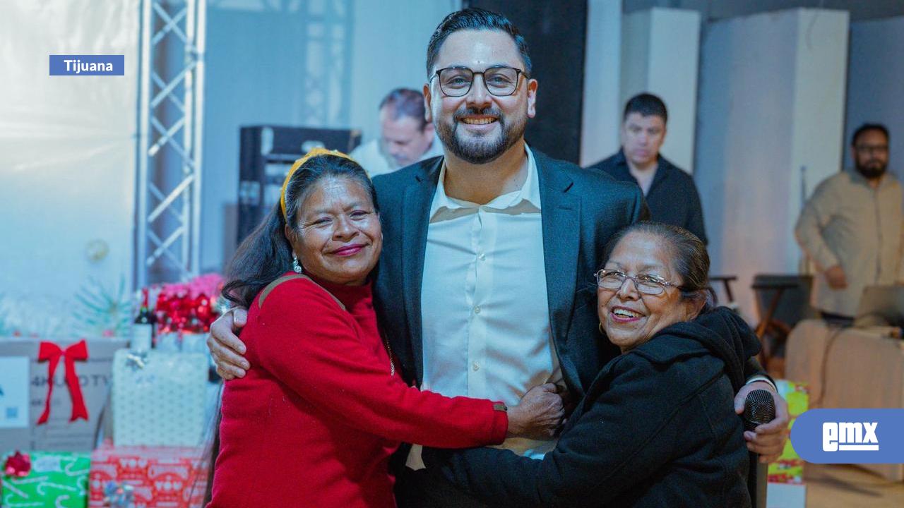 EMX-Organiza-regidor-Miguel-loza-posada-navideña-para-500-familias-del-distrito-12