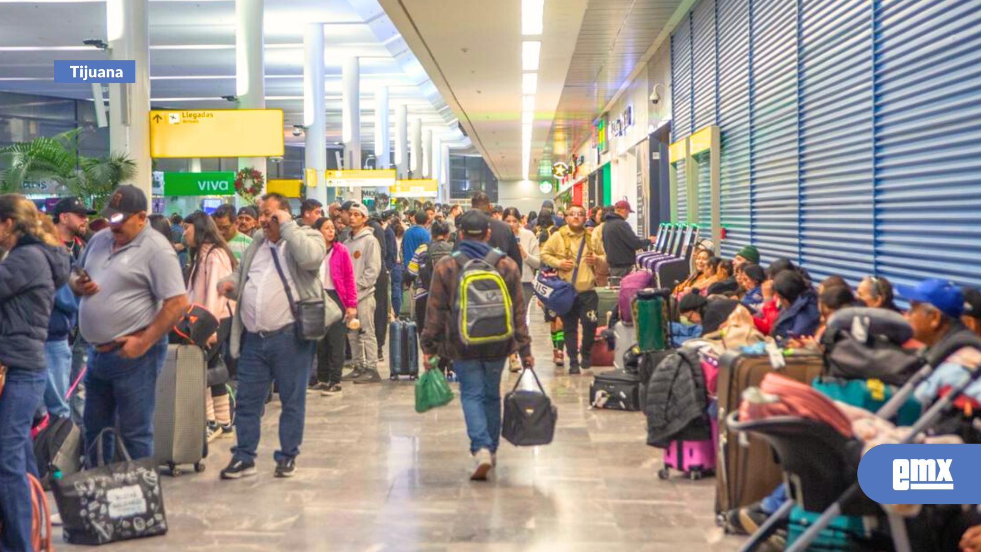 EMX-Pasajeros-permanecen-varados-en-el-Aeropuerto-Internacional-de-Tijuana-por-cancelaciones-y-retrasos-en-los-vuelos