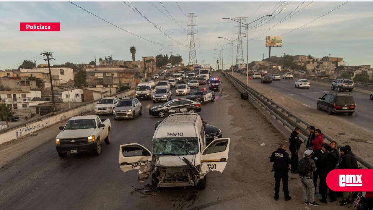 EMX-Aparatoso choque en bulevar 2000; varios vehículos involucrados